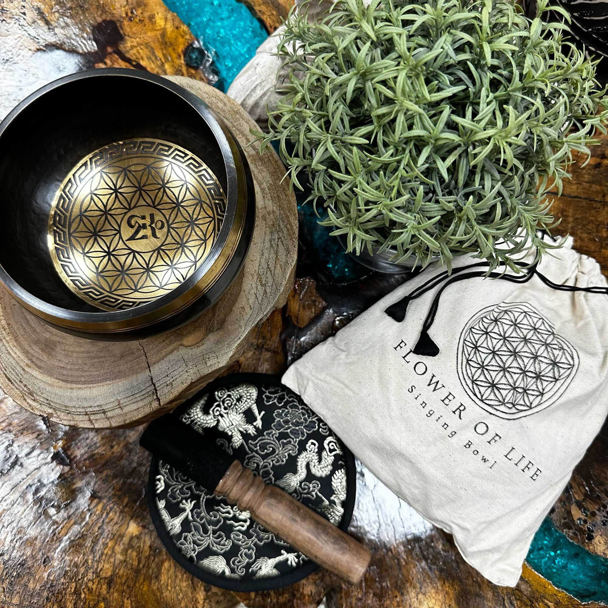 Set de regalo de cuenco tibetano batido y grabado a mano - 14 cm - Flor de la vida - Imagen 3