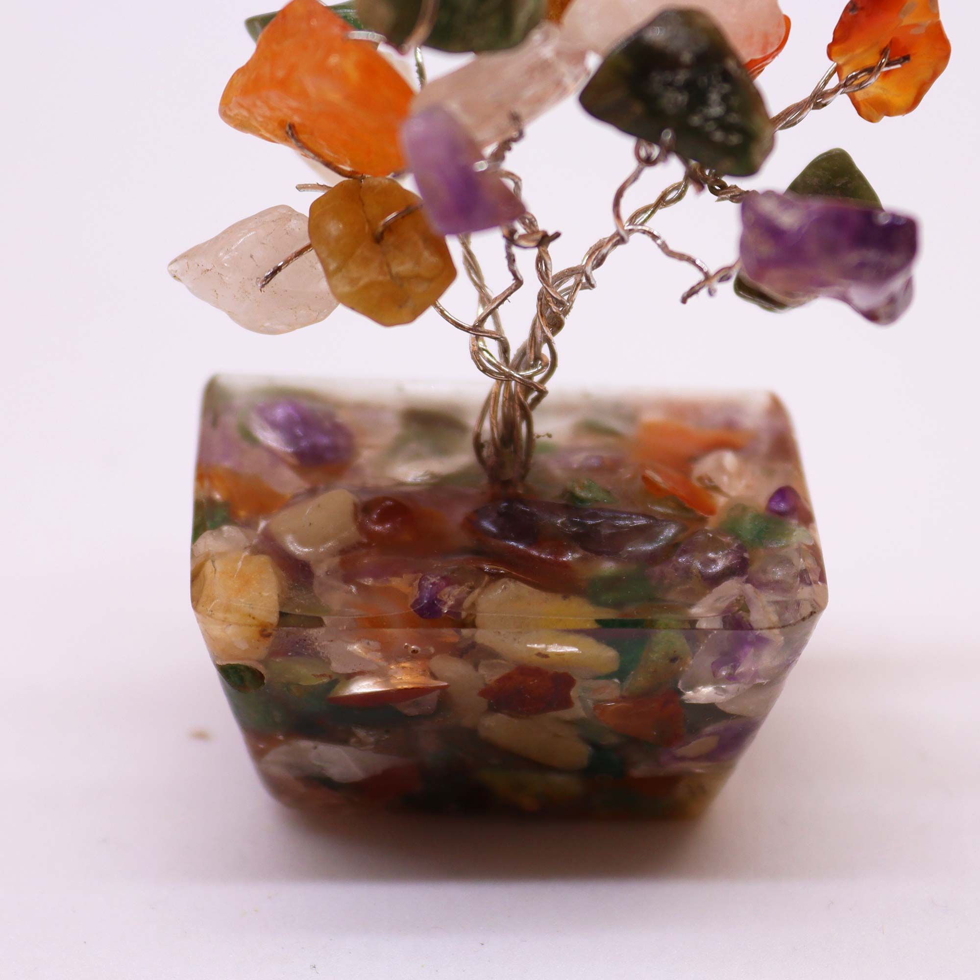 Mini árbol de piedras preciosas sobre base de orgonita - Piedras múltiples (15 piedras) - Imagen 5