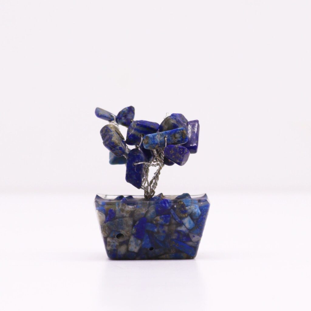 Mini árbol de piedras preciosas sobre base de orgonita – Sodalita (15 piedras)