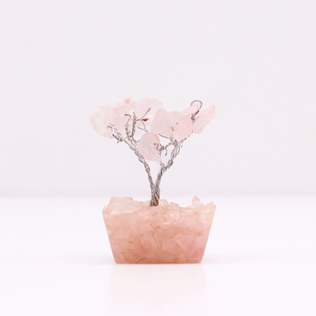 Mini árbol de piedras preciosas sobre base de orgonita – Cuarzo rosa (15 piedras)