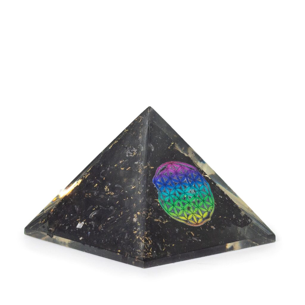 Piramides de orgonita pequeñas 5.5x4.5cm - Flor de la Vida - trozos de tormalina negra