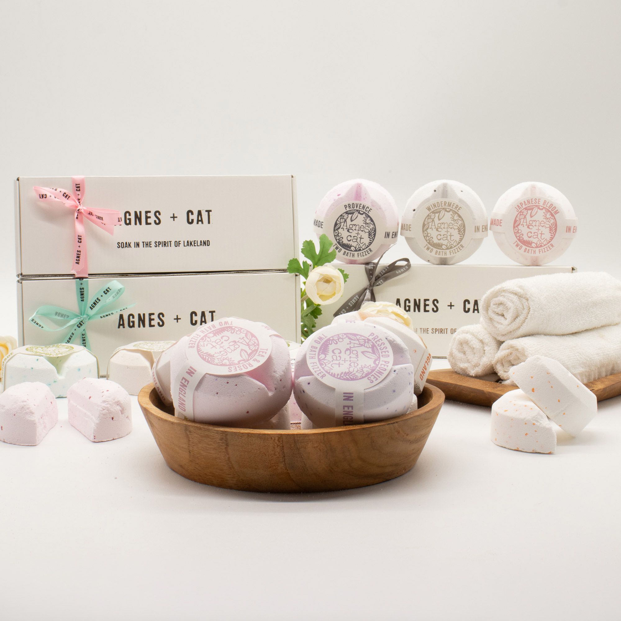 Conjunto regalo de bombas de baño efervescentes con fragancia distintiva de Agnes + Cat - Imagen 2