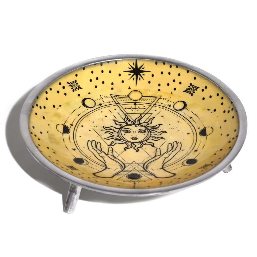 Plato de ofrendas esmaltado con tres patas – Manos y Sol