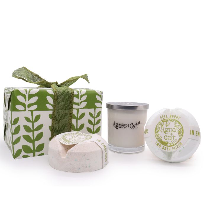 Set de Regalo: Bomba de baño de Higo blanco & Arándano silvestre + Vela de Ruibarbo