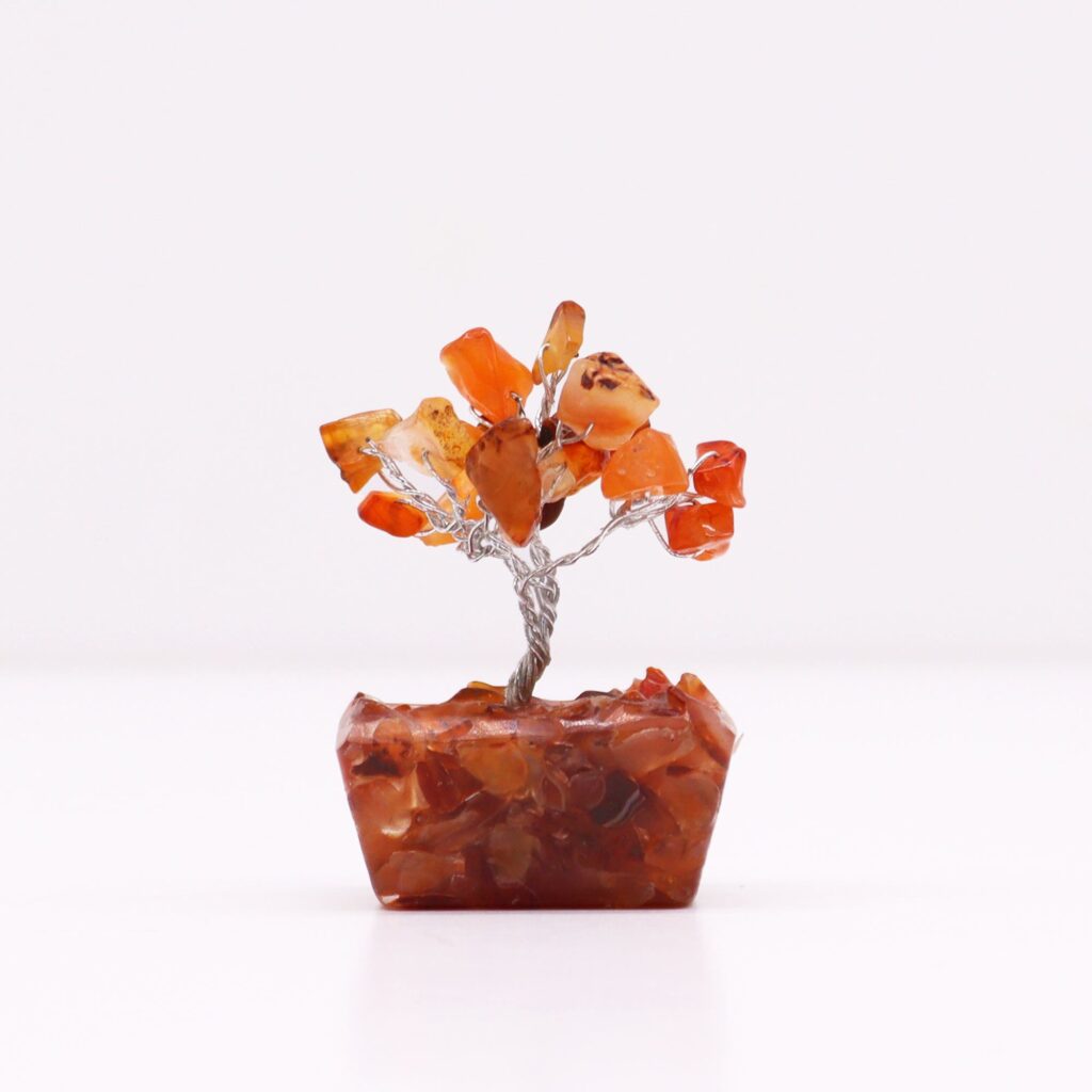 Mini árbol de piedras preciosas sobre base de orgonita – Cornalina (15 piedras)