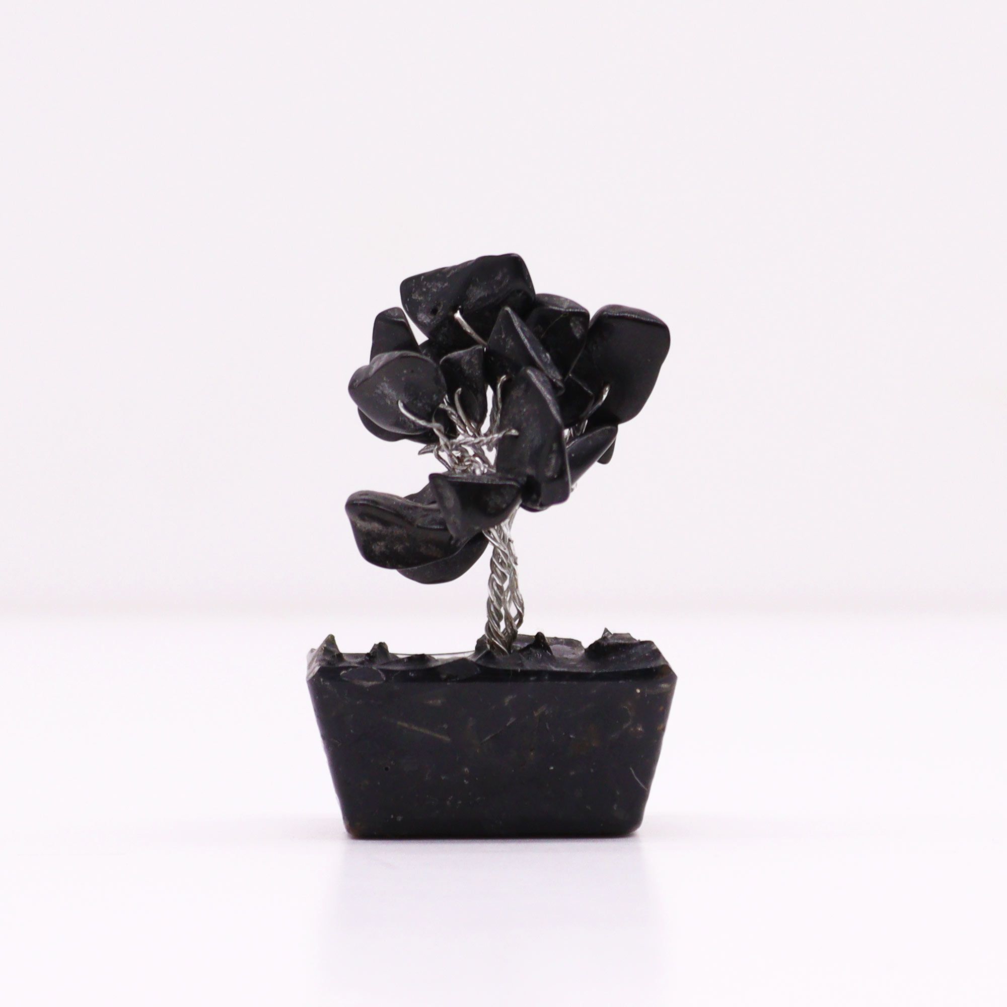 Mini árbol de piedras preciosas sobre base de orgonita – Ágata negra (15 piedras)
