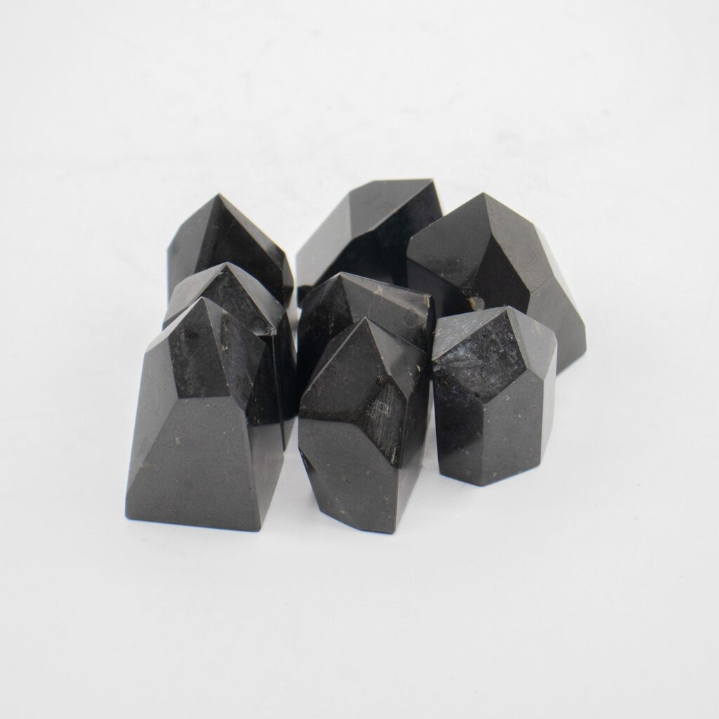 Puntas de gemas aproximadamente 6 cm (0.5 kg) - turmalina de la India (aproximadamente 8 piezas)