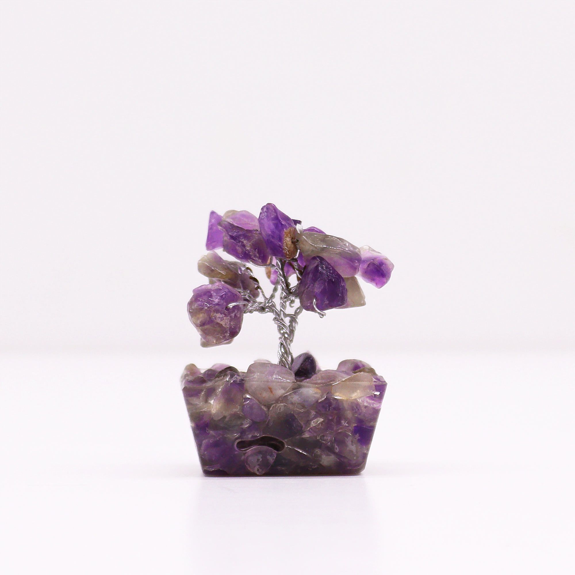 Mini árbol de piedras preciosas sobre base de orgonita – Amatista (15 piedras)
