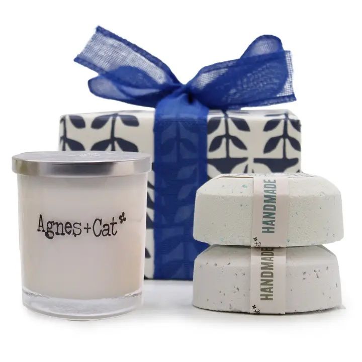 Set de Regalo: Bombas de baño Sal Marina y Musgo & Dolly Azul + Vela de Violeta de Parma - Imagen 3
