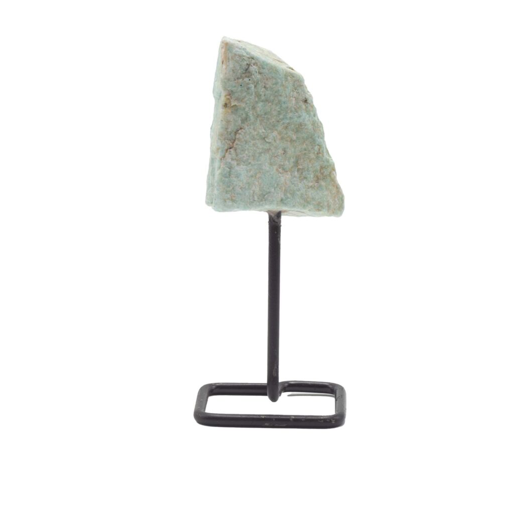Muestra de mineral en soporte metálico – amazonita