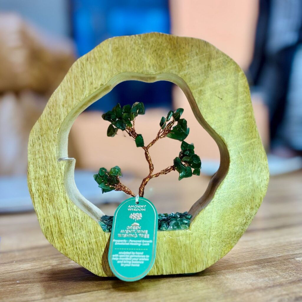 Jardín del Árbol de Piedras Preciosas – Anillo de Madera de Mango – Aventurina Verde – 60 chips de piedra