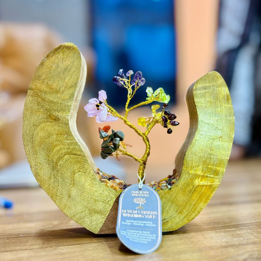 Jardín del Árbol de Piedras Preciosas – Anillo Abierto de Madera de Mango – Siete Chakras – 60 piedras en chips
