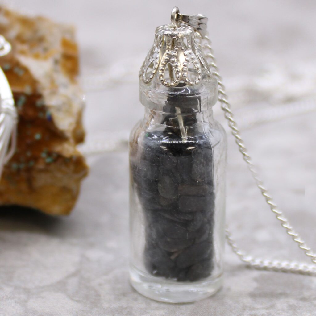 Collar de Piedras Preciosas Embotelladas – Ónix Negro