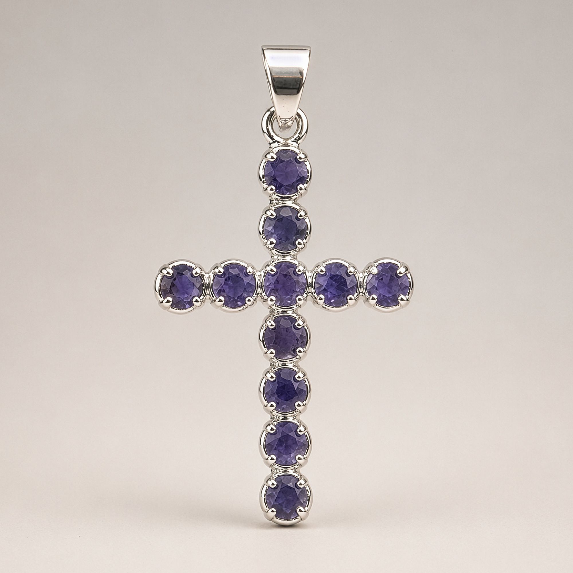 Colgante devocional de la India – Plateado con baño de plata (cadena de 45 cm) – Crucifijo Ionite