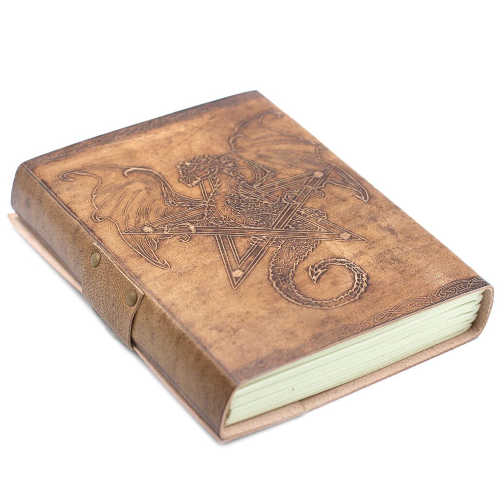 Cuaderno de cuero con dragón (20 x 15 cm)