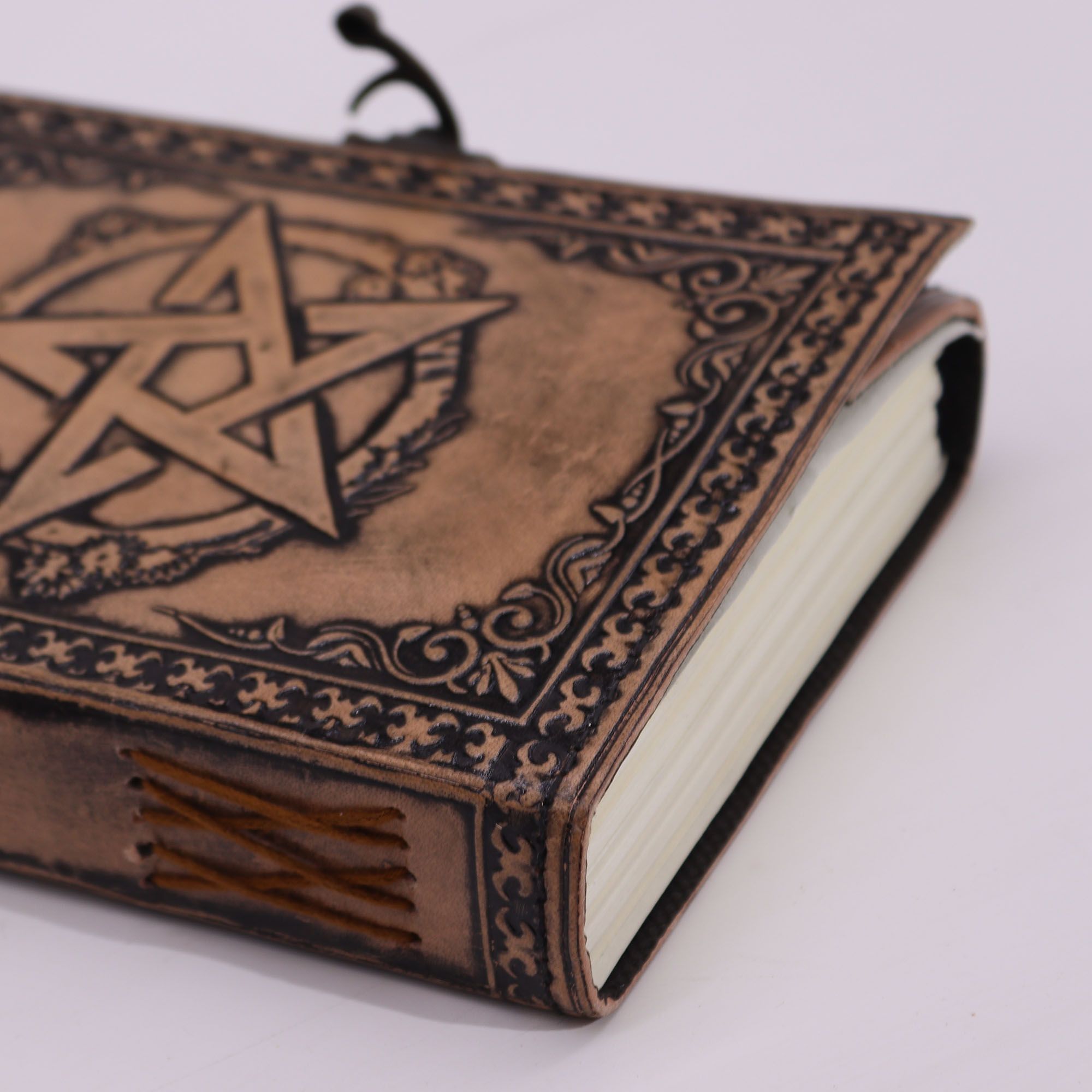 Cuaderno Esotérico Pentáculo – Vintage con Borde de Costura