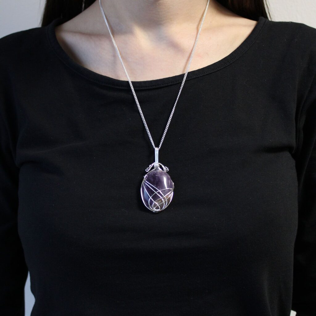 Collar en espiral con amatista