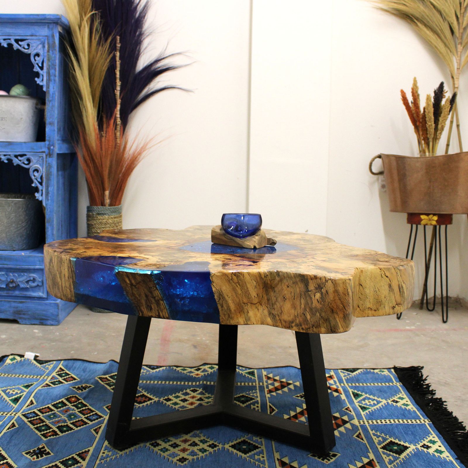 Mesa de Café de Tamarindo y resina - Azul Cielo - Imagen 9
