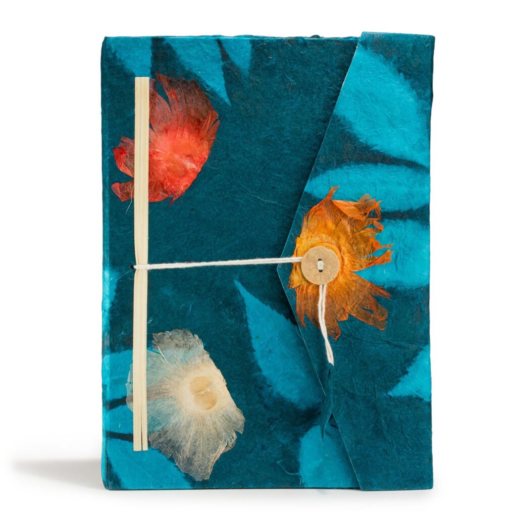 Cuaderno Lokta Bold Floral – Grande (21x15cm) – 45 hojas – Incluye marcador de página – Azul medianoche