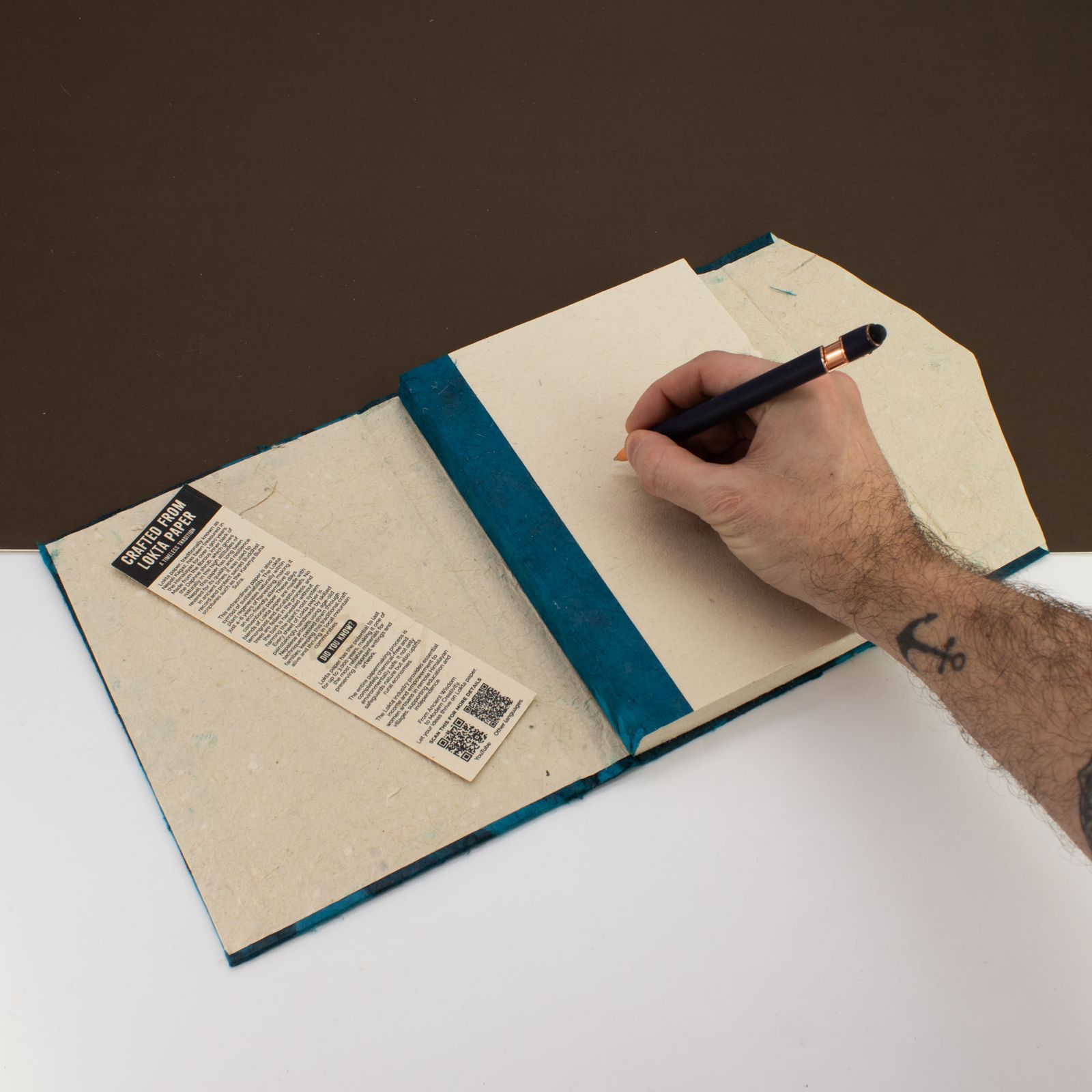 Cuaderno Lokta Bold Floral – Grande (21x15cm) – 45 hojas – Incluye marcador de página – Azul medianoche - Imagen 4