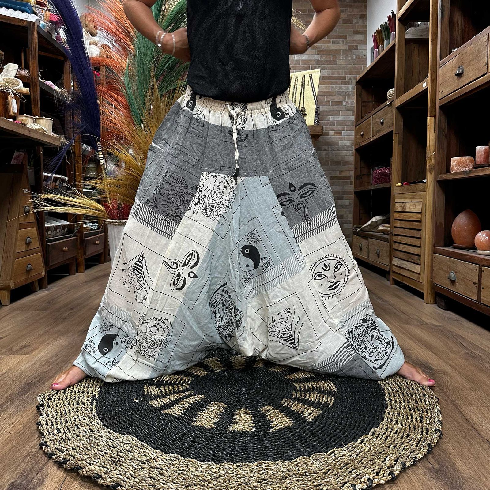Pantalones de yoga y festival - Aladdin Himalayan Print en gris - Imagen 3