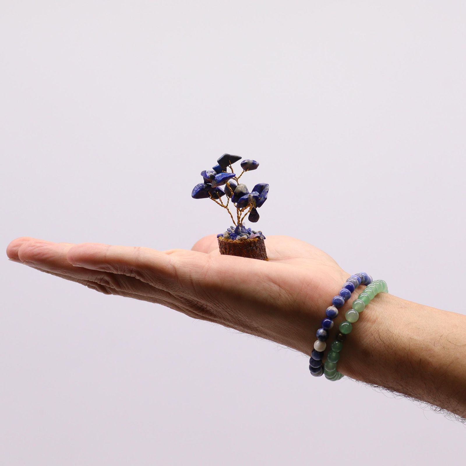 Mini árbol de piedras preciosas sobre base de madera - Sodalita (15 piedras) - Imagen 4