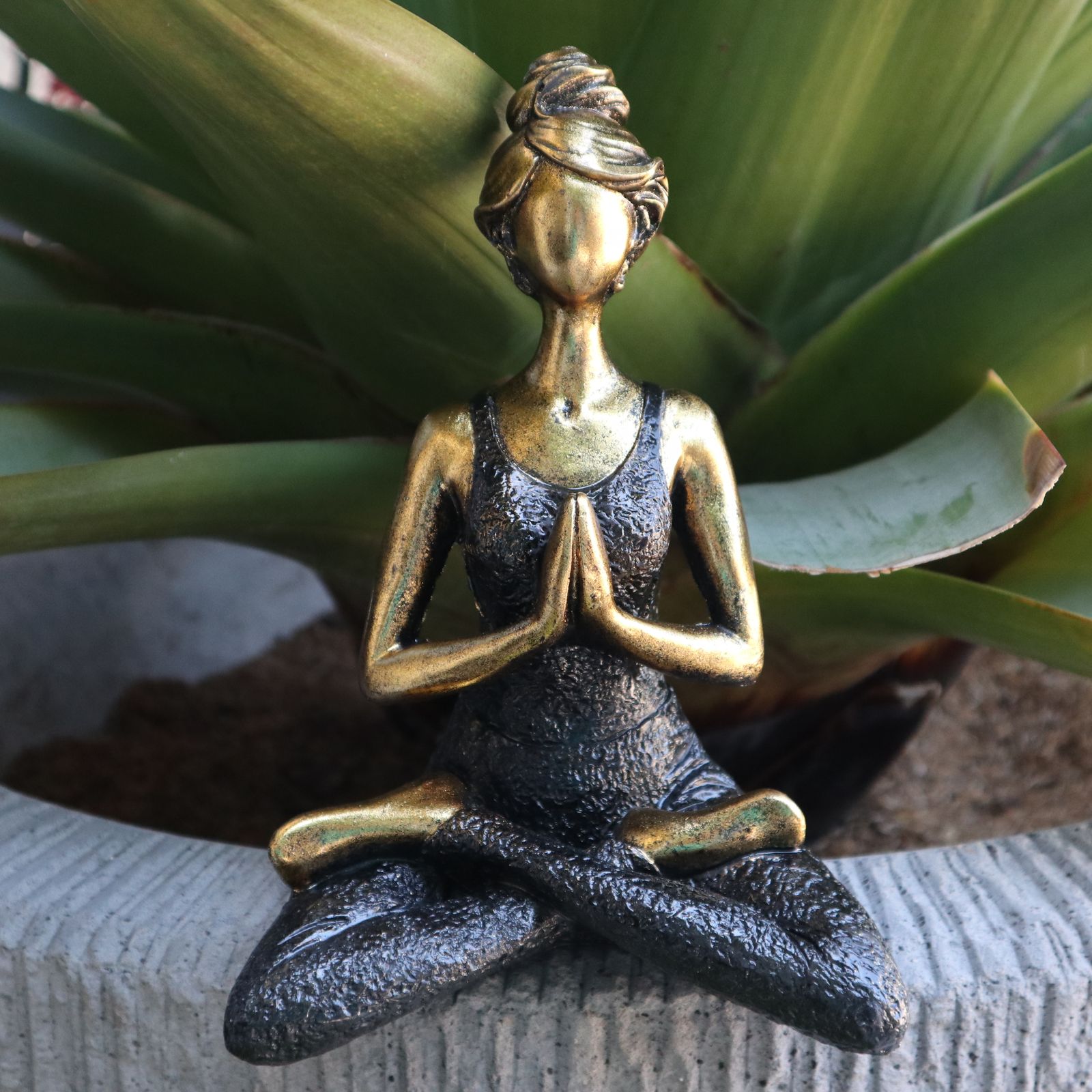 Yoga Lady Figure - Bronze & Black 24cm - Imagen 3