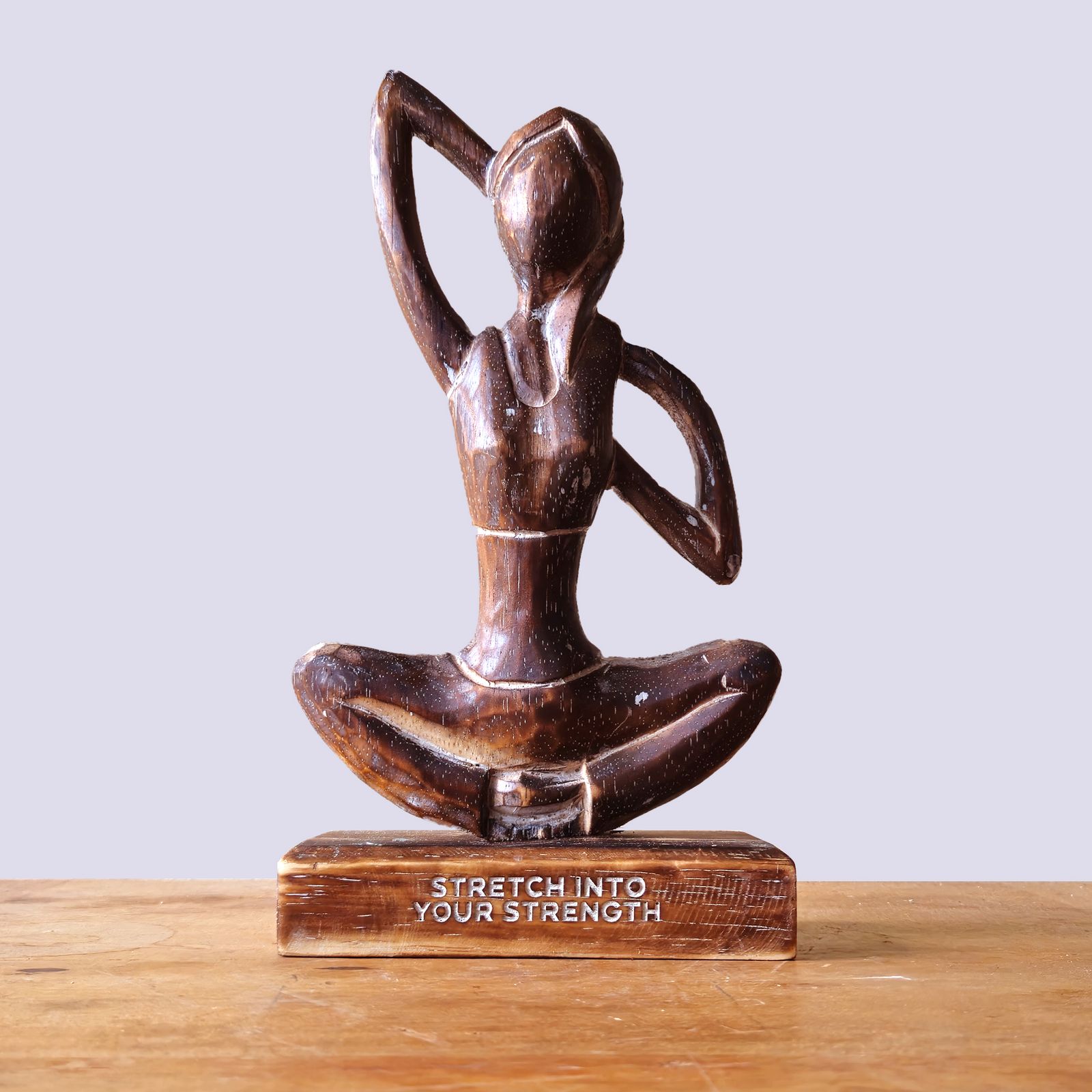 Yoga Mujer de Madera - Antigua - Estira tu Fuerza - Imagen 3
