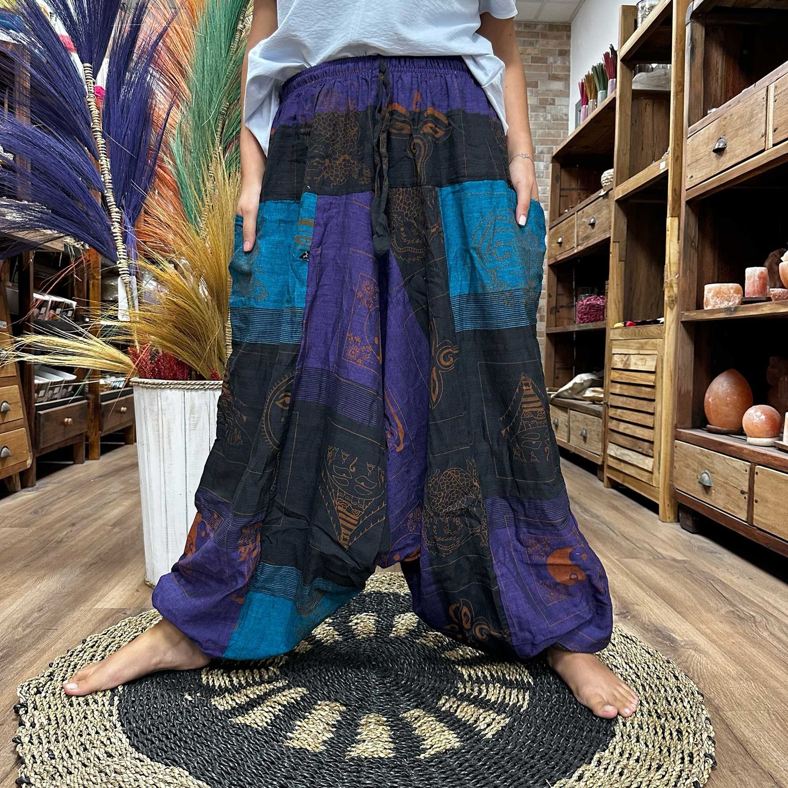 Pantalones de yoga y festivales - Aladdin Himalayan Print en morado - Imagen 4