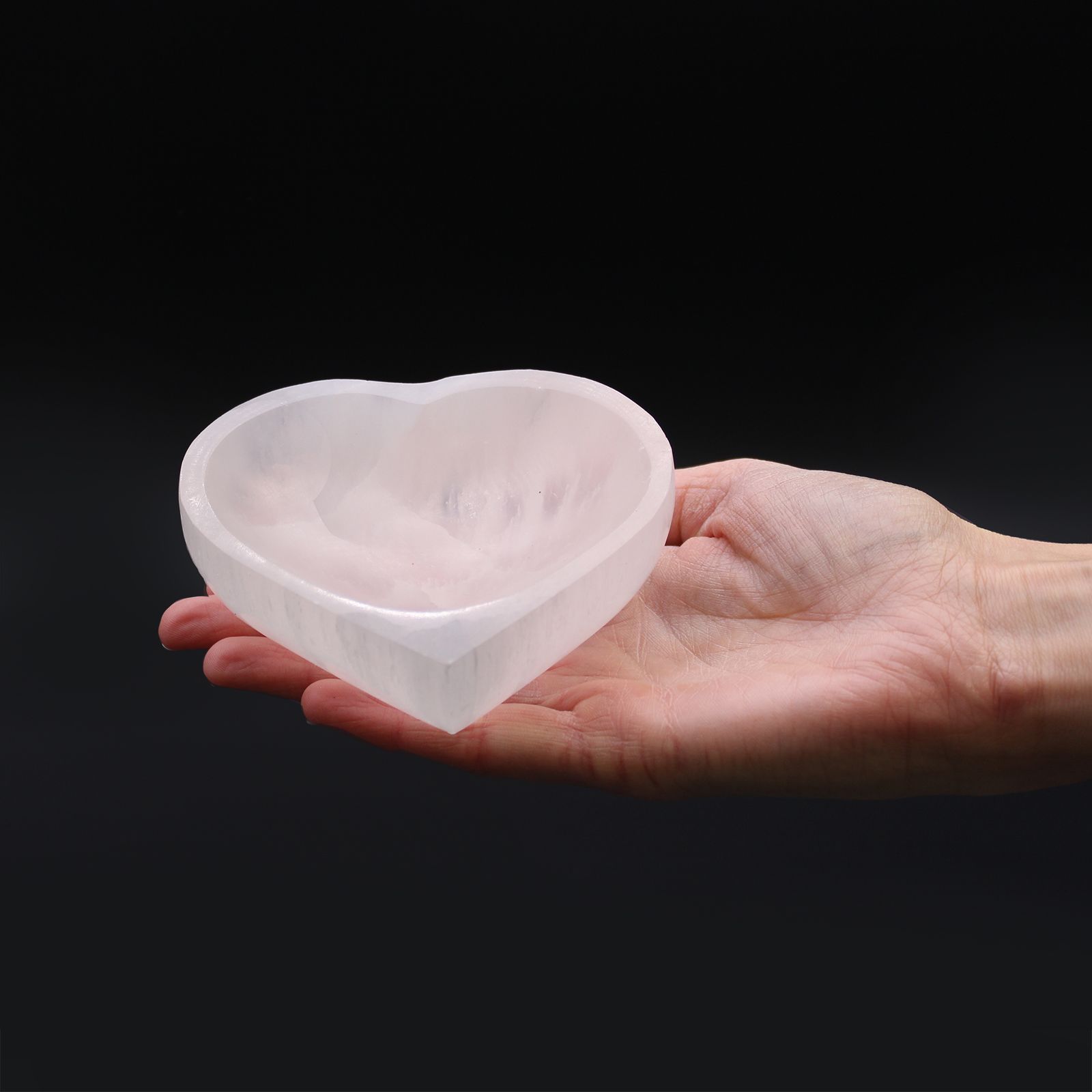 Cuenco de corazón de selenita - 10cm - Imagen 2