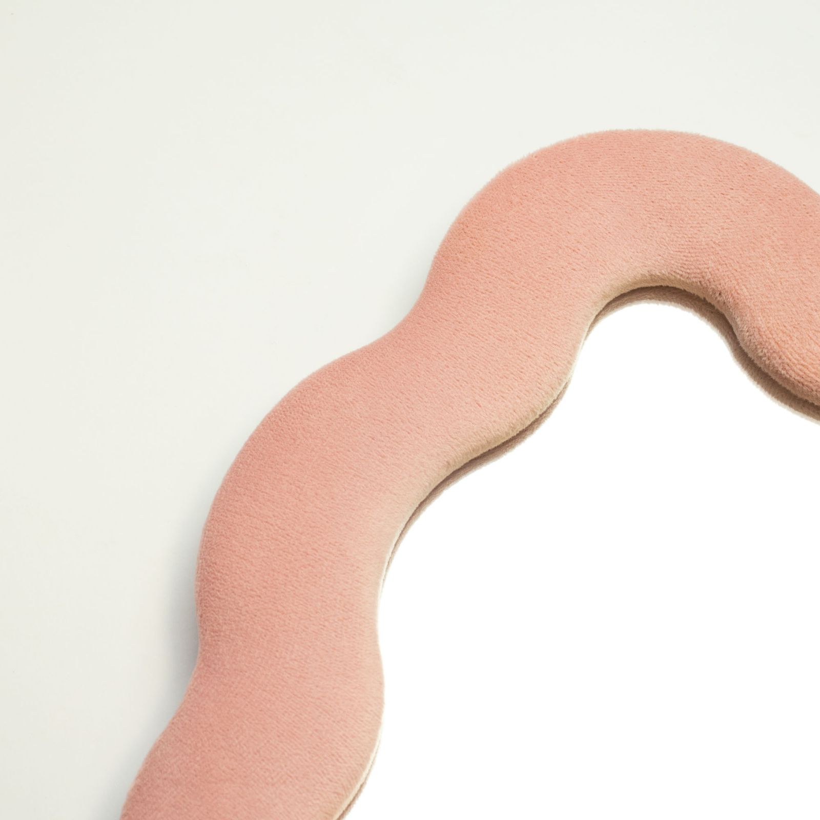 Espejo suave y ondulado – Guijarro cuadrado – Rosa suave (22.5 x 27 x 2.3 cm) - Imagen 2