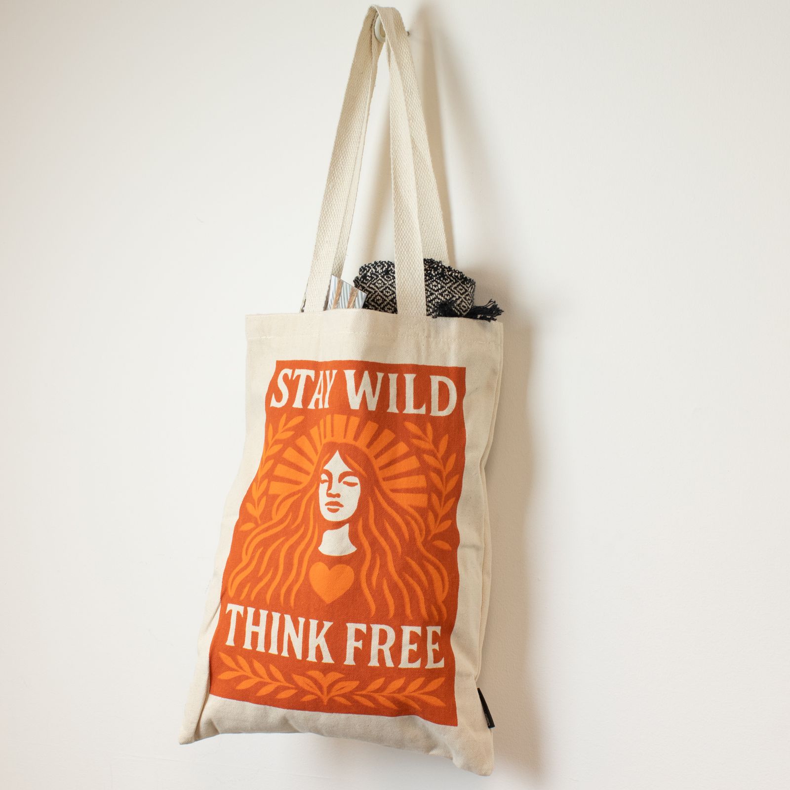 Nomad Sari Iconic Toni Tote Bag - Mantente salvaje - Natural 10oz - Imagen 4