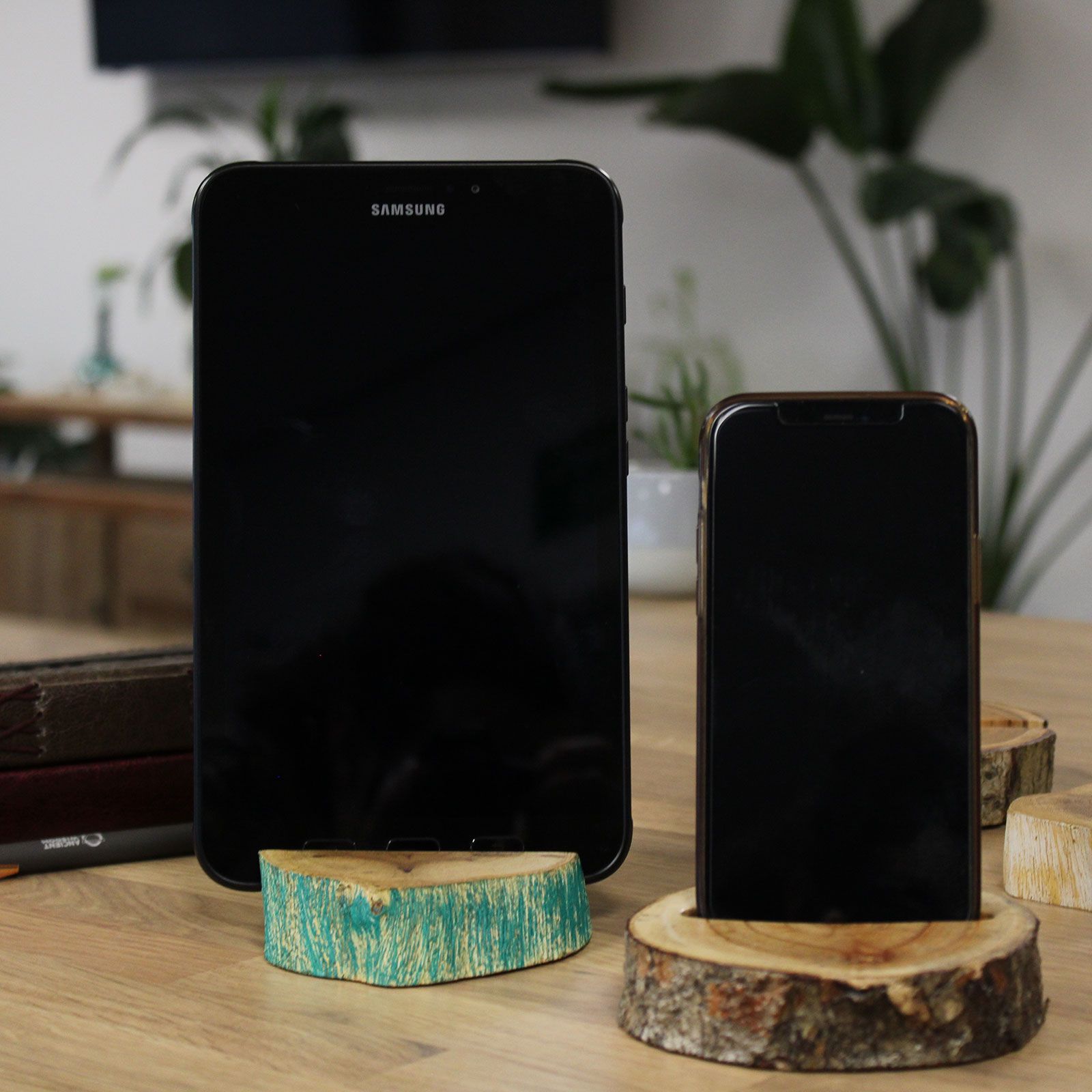 Lrg Gamal Wood Phone Holder - Greenwash - Imagen 2