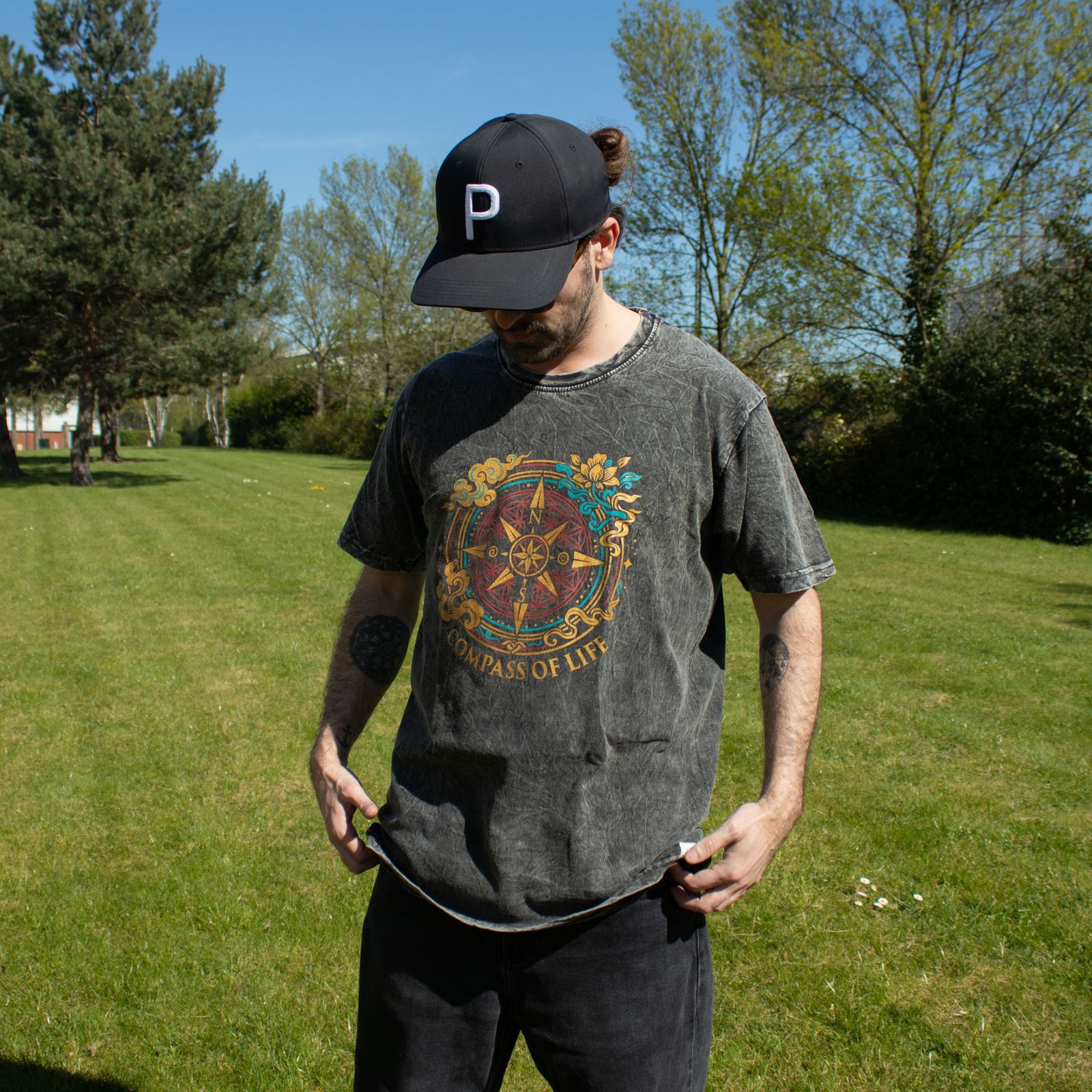 Nomad Sari Camiseta de algodón lavado a piedra - Compás de la Vida - Carbón - Grande - Imagen 4