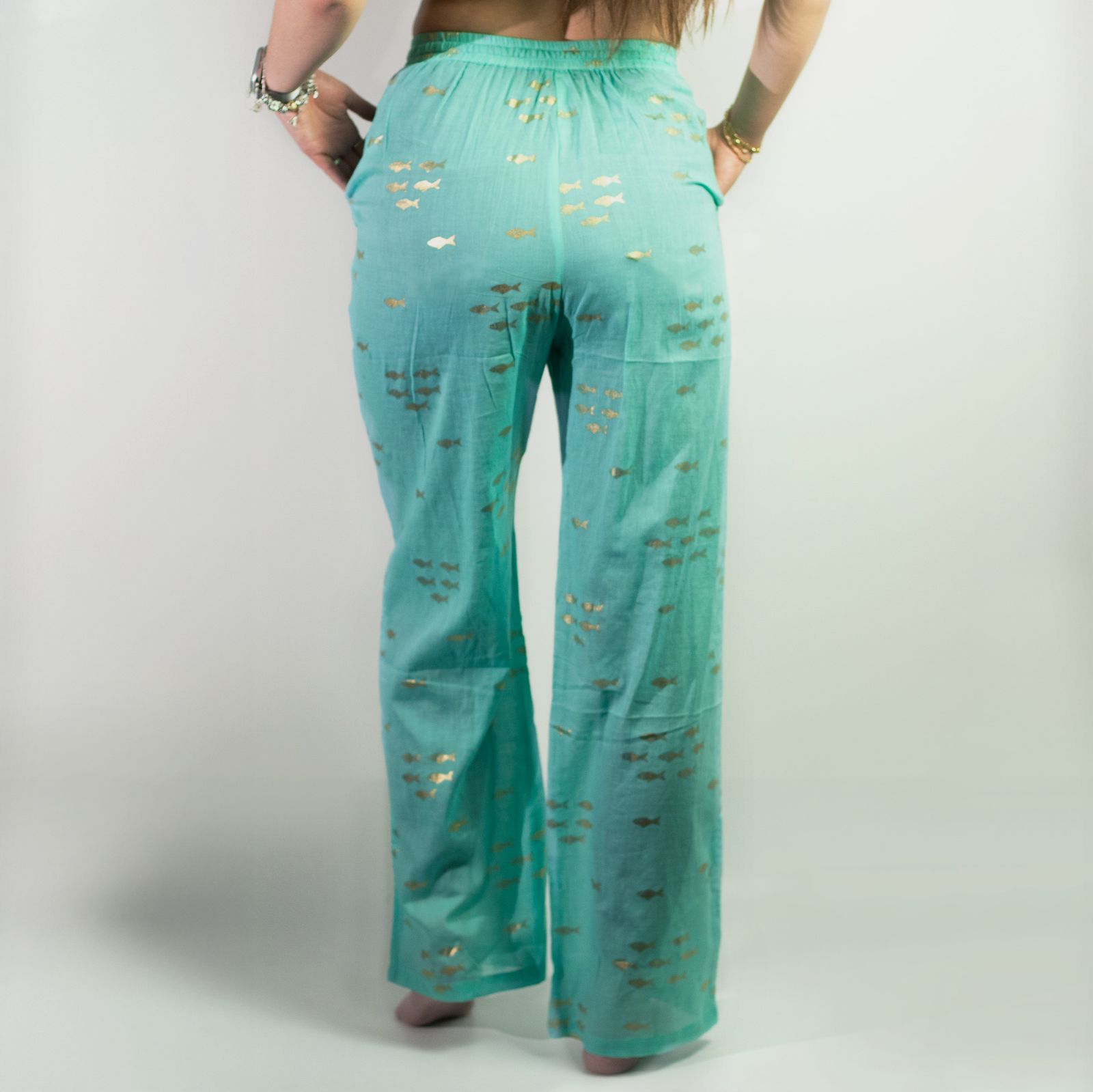(ML) Colección Nómada Sari Mediterráneo - Pantalones - Diseño de Peces en Turquesa y Oro - Imagen 4
