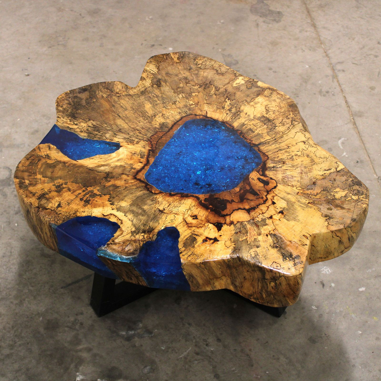Mesa de Café de Tamarindo y resina - Azul Cielo - Imagen 4