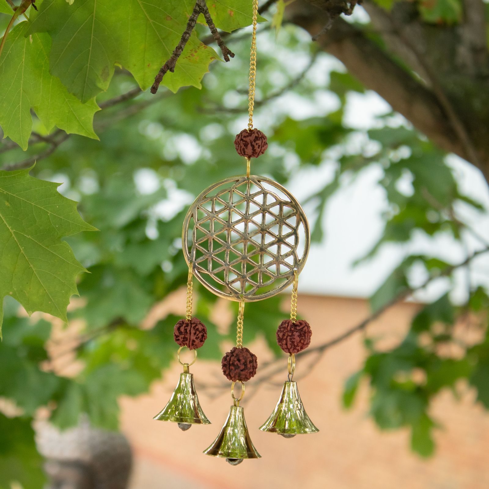 Campanas Indias - Flor de la Vida de Latón con Cuentas de Rudraksha - 3 Campanas - 6x27cm - Imagen 3