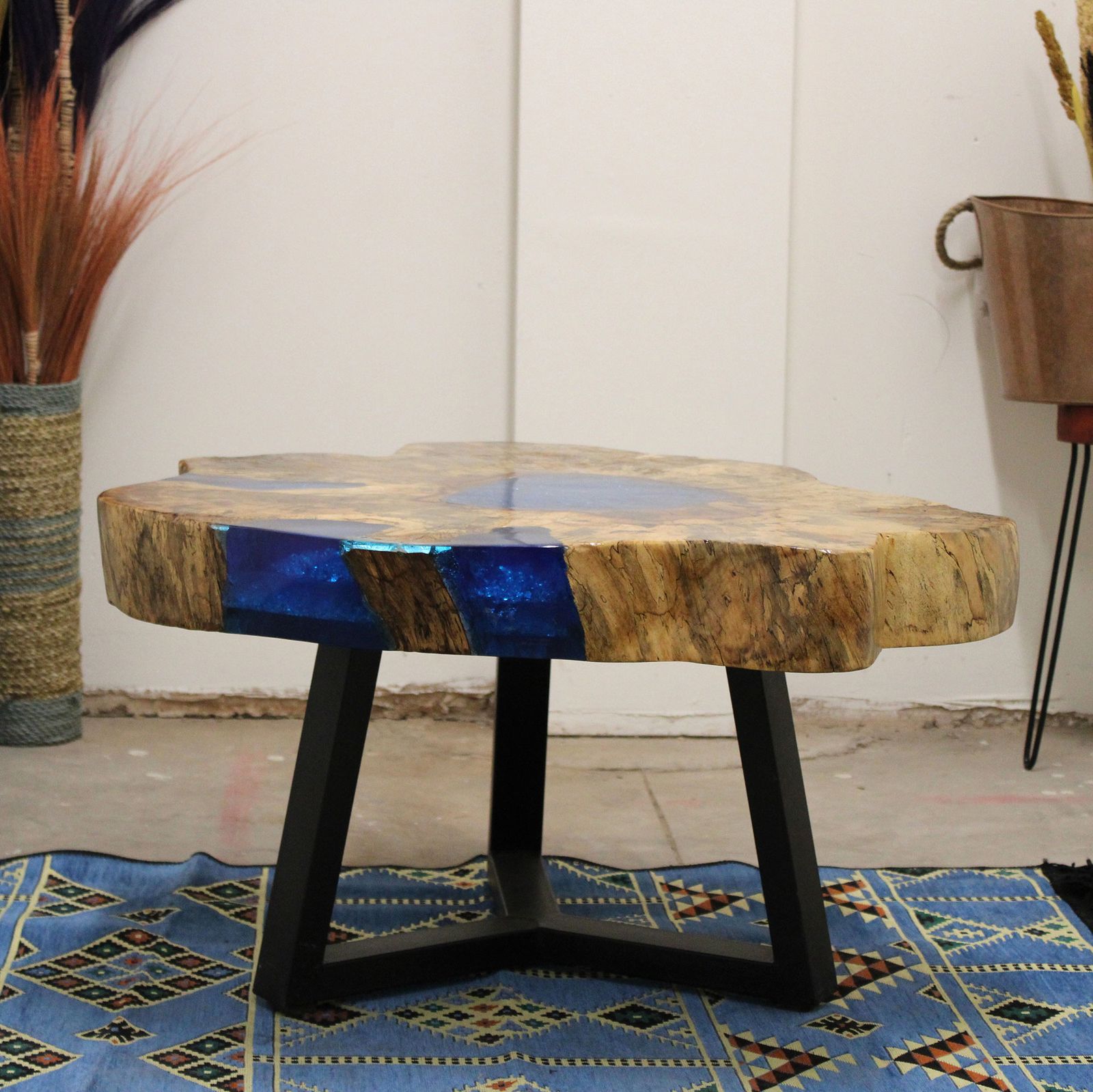 Mesa de Café de Tamarindo y resina - Azul Cielo - Imagen 12