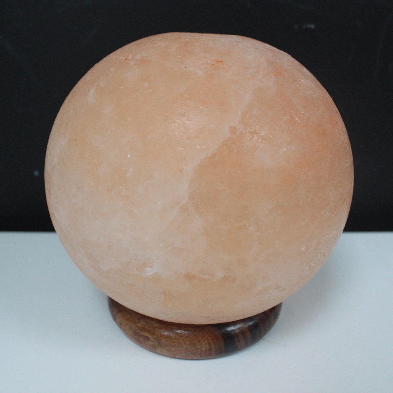 Lámpara de sal bola - Base de madera - Imagen 4