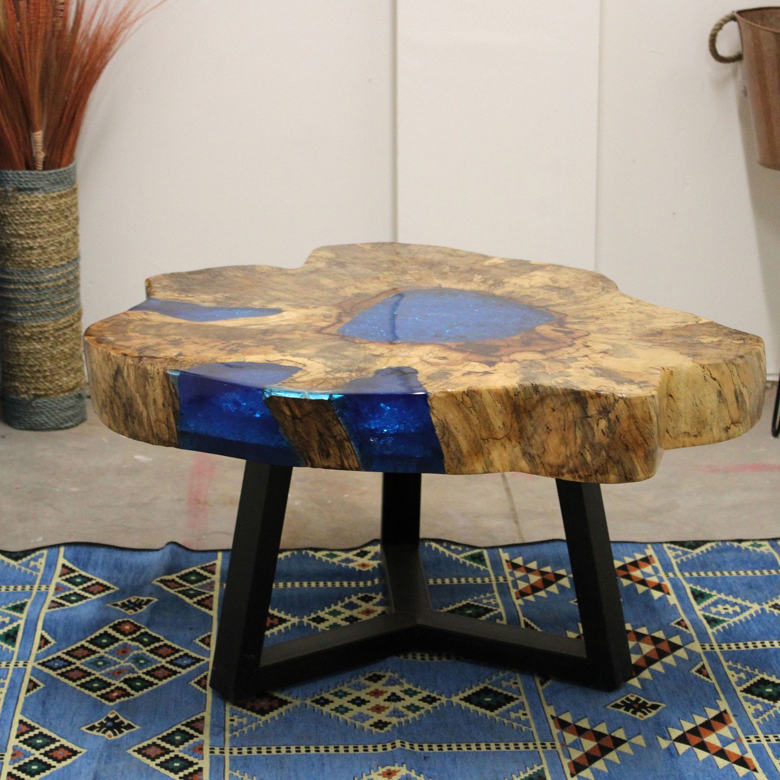 Mesa de Café de Tamarindo y resina - Azul Cielo - Imagen 11