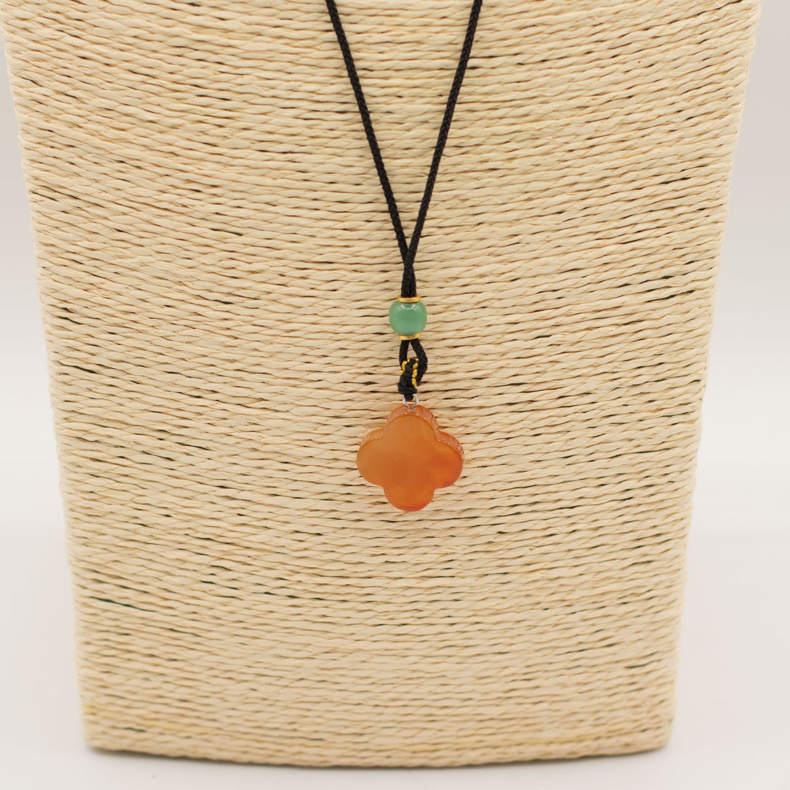 Collar de cordón Colgante de piedra preciosa - Jade rojo en forma de trébol - Imagen 4