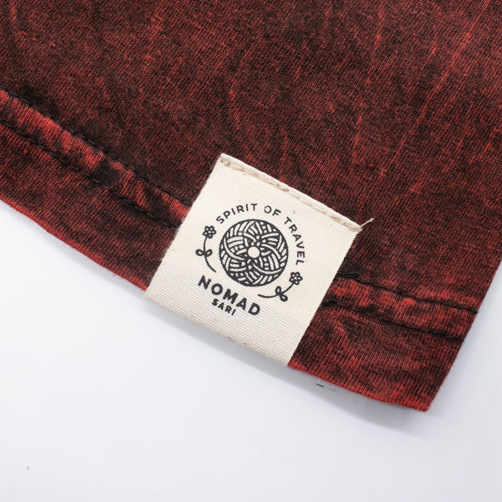 Nomad Sari Camiseta de algodón lavado a la piedra - Mandala de dragón - granate - pequeña - Imagen 4