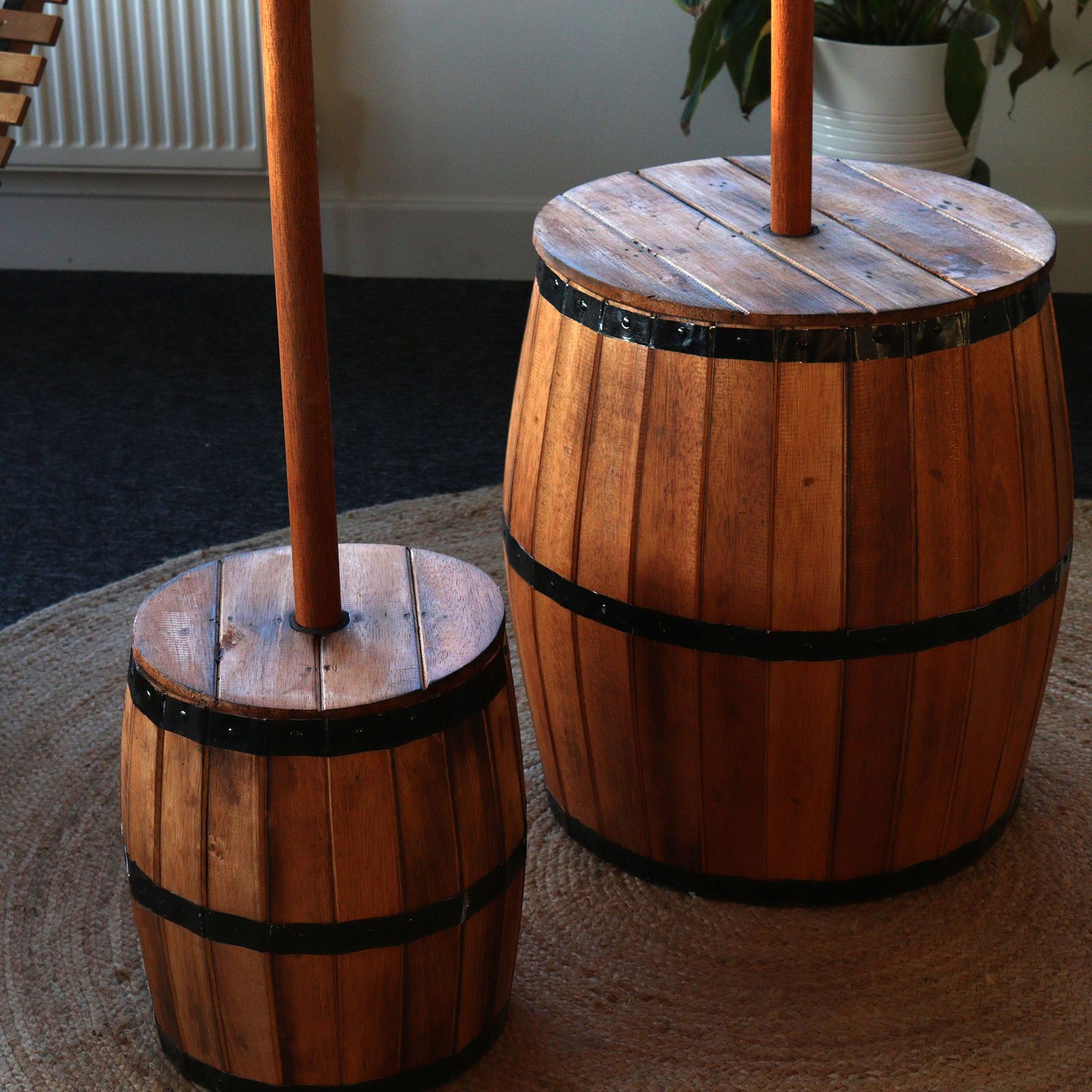 Mesa de barril de cerveza y soporte para parasol – Madera natural 60 x 48,5 cm - Imagen 8