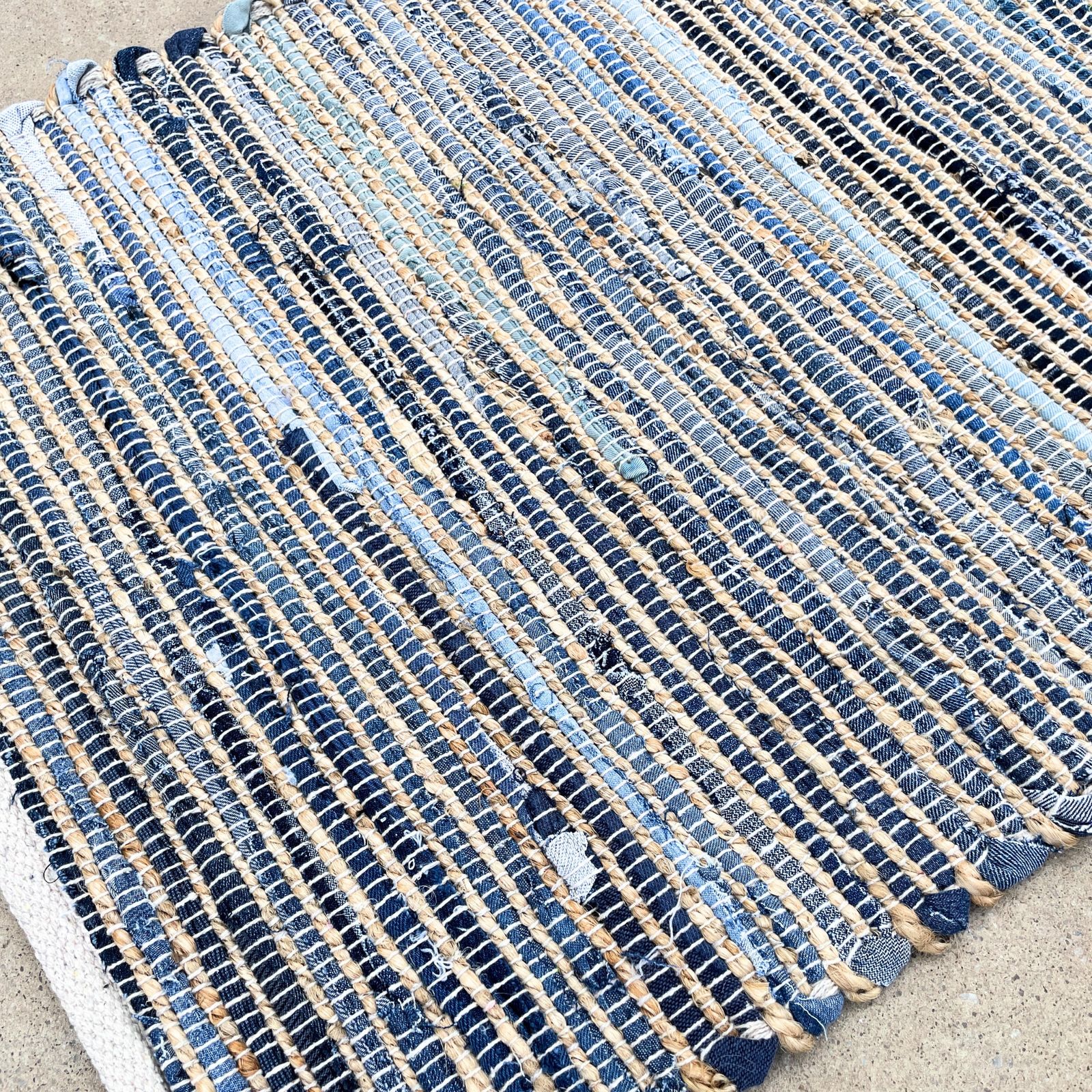 Alfombra pequeña de yute de algodón reciclado - 50x90cm - Azul - Imagen 4