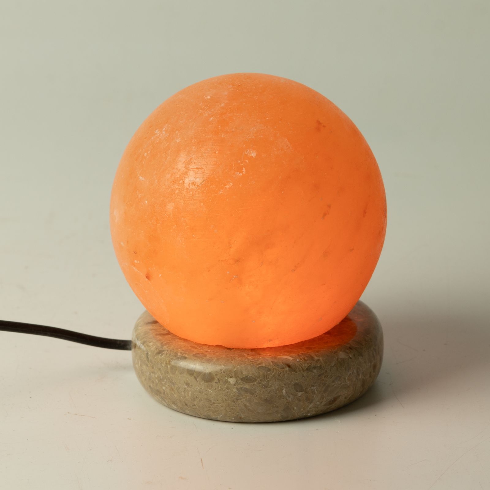 Lámpara de sal de bola USB de calidad - 8 cm - Imagen 5