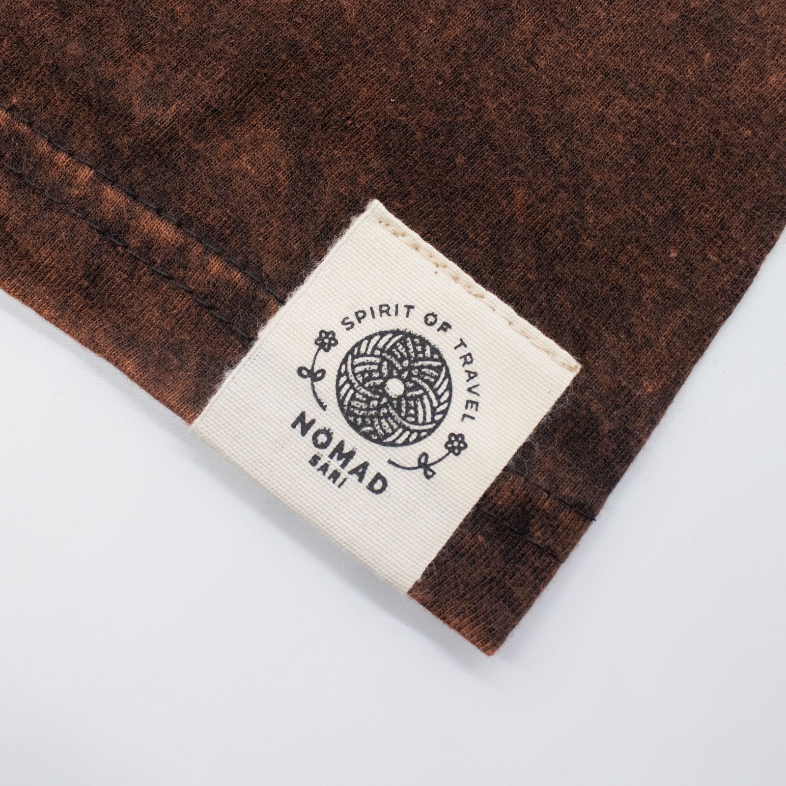 Nomad Sari Camiseta de Algodón Lavado a Piedra - Sol y Zodíaco - Marrón - Grande - Imagen 6