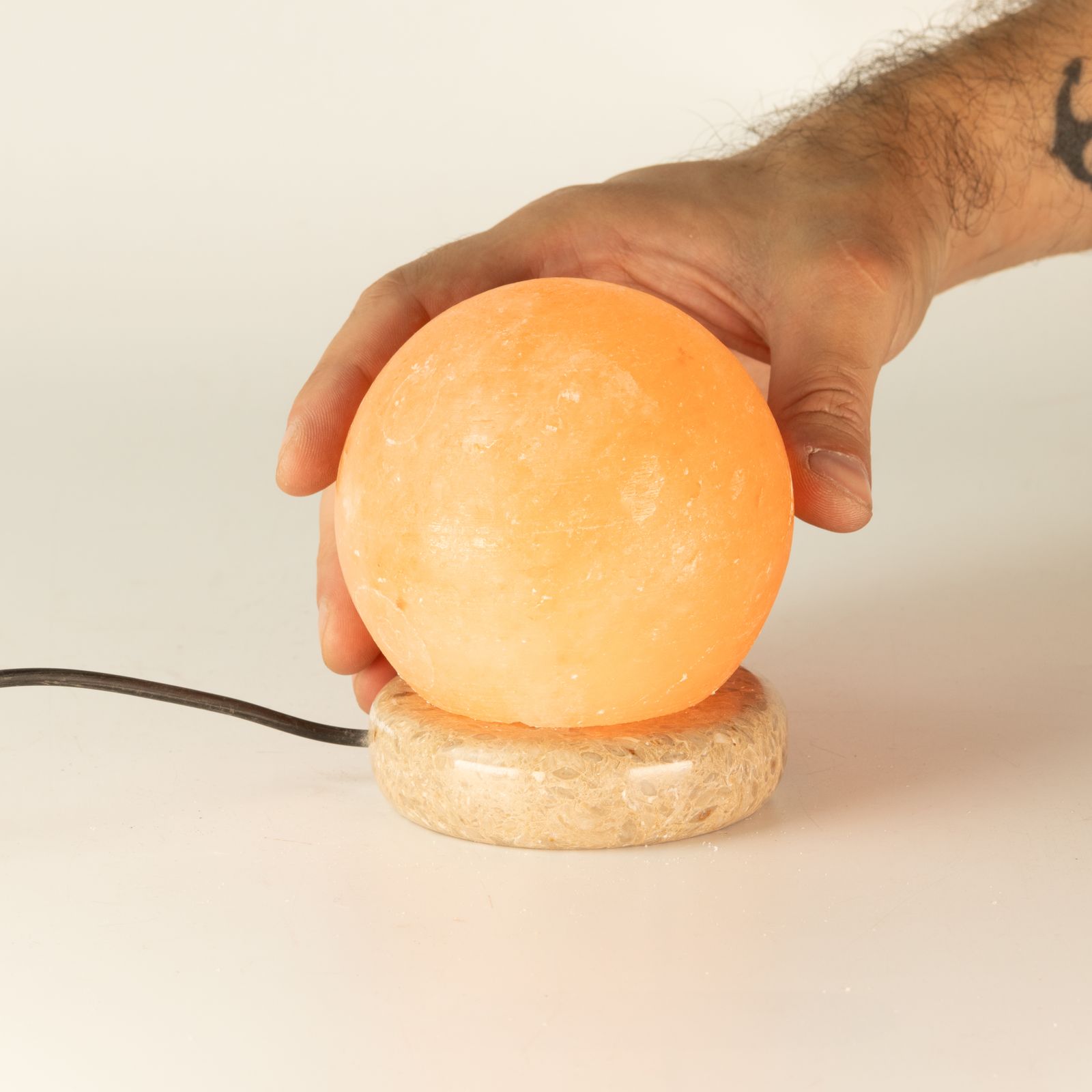 Lámpara de sal de bola USB de calidad - 8 cm - Imagen 3