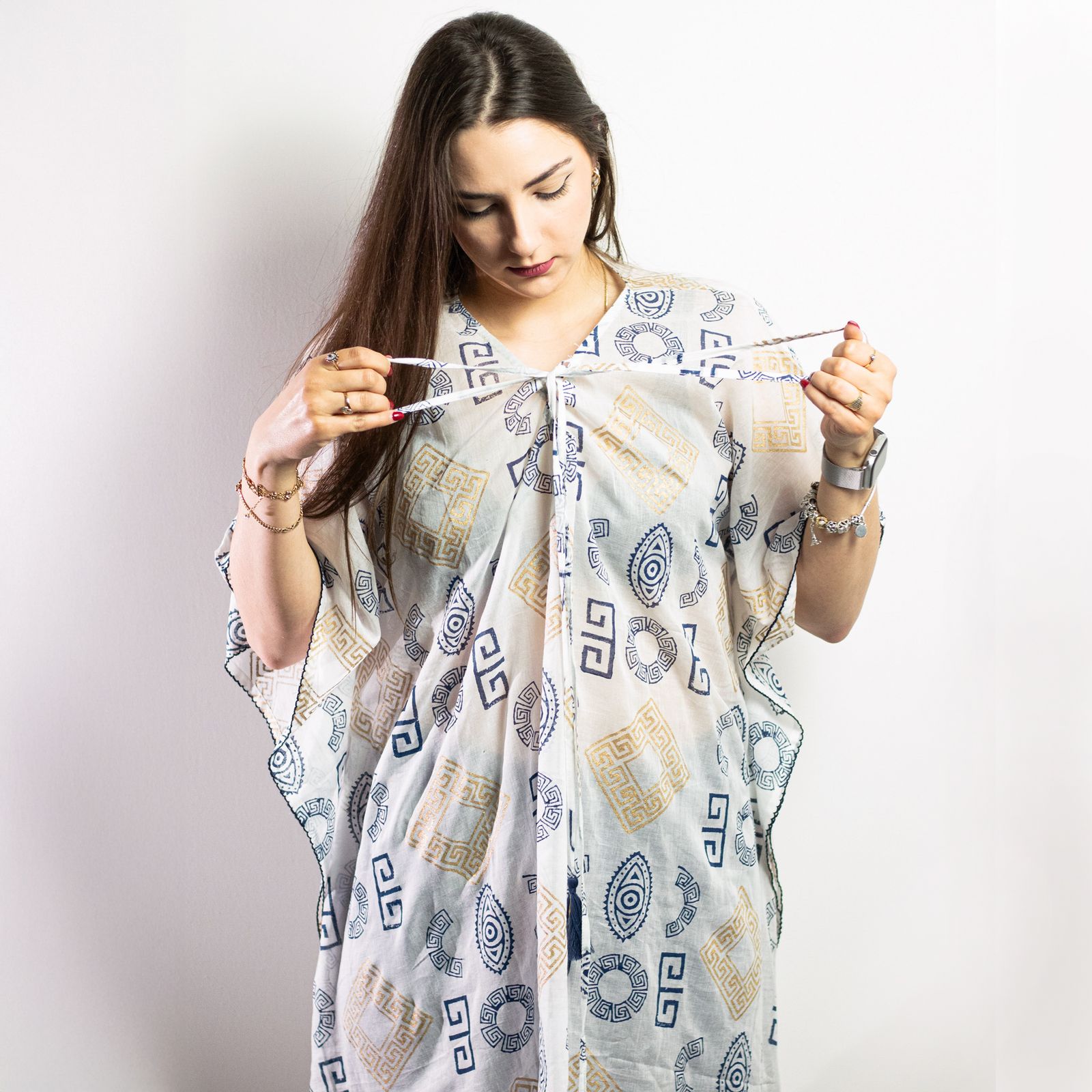 Colección Nómada Sari Mediterráneo - Kaftan - Motivo Griego en Oro y Azul - Pintado a Mano - Imagen 6