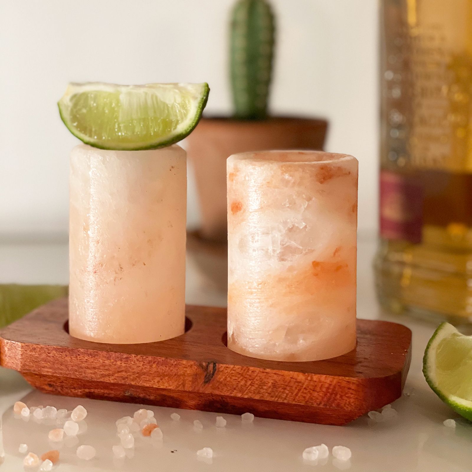 Juego de 4 vasos de chupito de sal del Himalaya y soporte de madera para servir - Imagen 5
