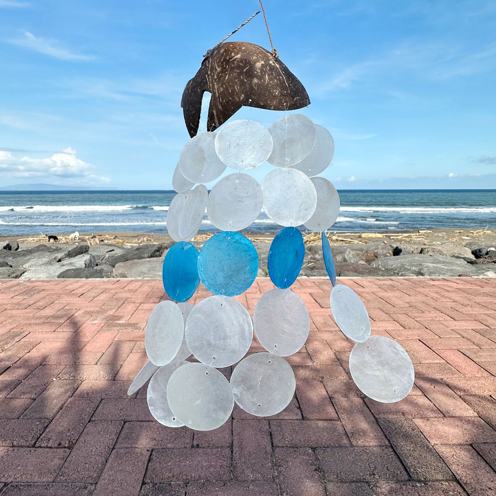 Campanas de viento de coco y capiz - Delfines azules - 30cm - Imagen 2